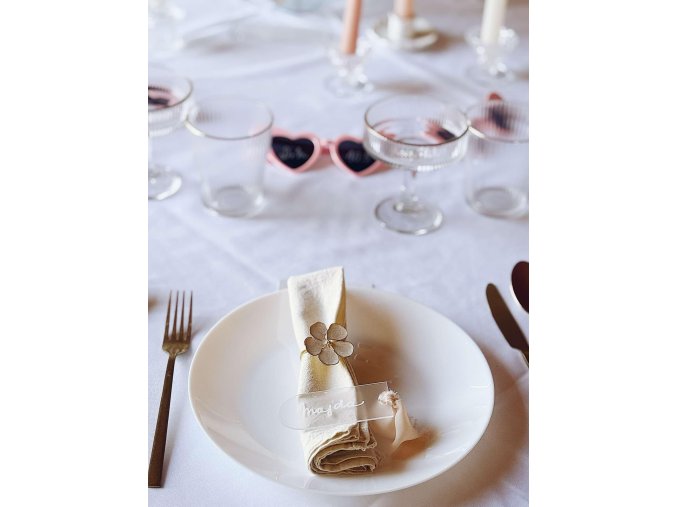 d894cdfb 685d 4762 9456 2afe2c8a68a3