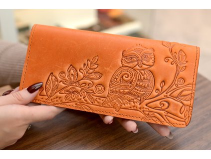 Peněženka-longer "Shpak" s reliéfem "Sovička". Kůže "Crazy Horse" oranžová