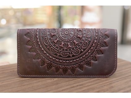 Peněženka-longer "Shpak_M3" s magnety a reliéfem "MANDALA". Kůže "Crazy Horse" vínová