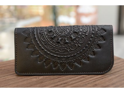 Peněženka-longer "Shpak_M3" s magnety a reliéfem "MANDALA". Kůže "Crazy Horse" černá