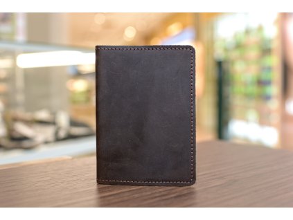 1669 2 obal na pas bez reliefu kuze crazy horse tmave hneda