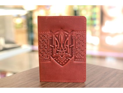 1807 obal na pas s reliefem trojzubec vysivka kuze crazy horse cervena