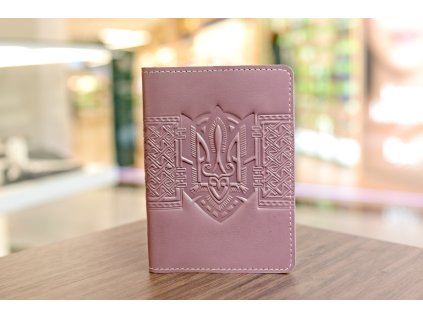 1813 obal na pas s reliefem trojzubec vysivka kuze galanterie lila