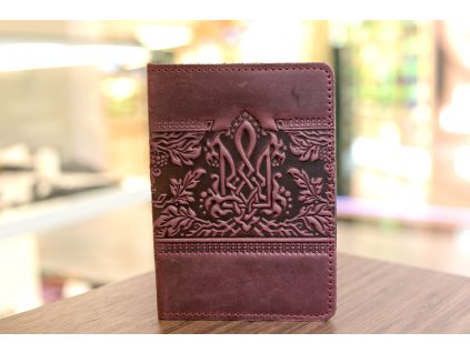 1819 obal na pas s reliefem trojzubec gr kuze crazy horse vinova