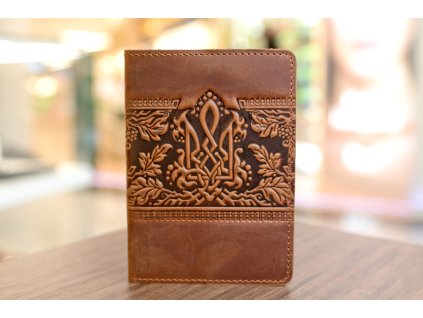 1825 obal na pas s reliefem trojzubec gr kuze crazy horse rezava