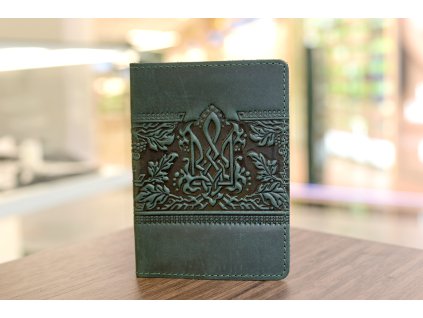 1834 obal na pas s reliefem trojzubec gr kuze crazy horse tm zelena