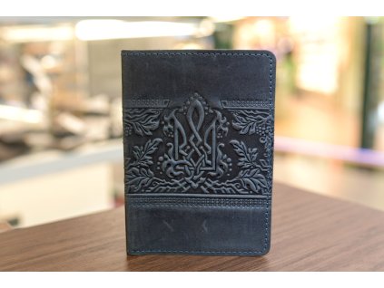 1840 obal na pas s reliefem trojzubec gr kuze crazy horse tmave modra