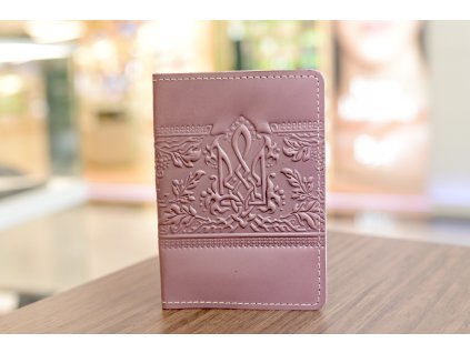 1849 obal na pas s reliefem trojzubec gr kuze galanterie lila