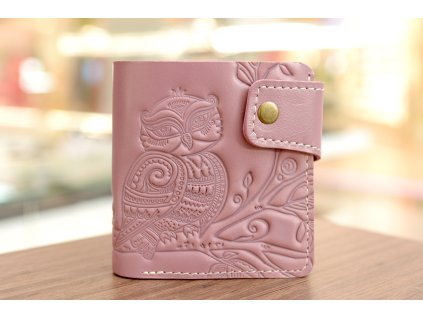 286 skladaci ctvercova penezenka s reliefem sovicka kuze galanterie lila