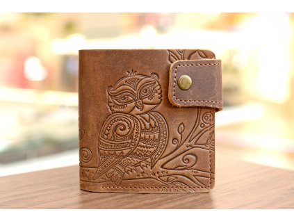 298 skladaci ctvercova penezenka s reliefem sovicka kuze crazy horse rezava