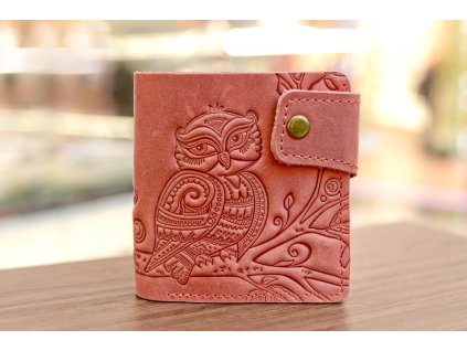 316 skladaci ctvercova penezenka s reliefem sovicka kuze crazy horse cervena