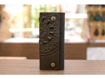 718 drzak na klic 6 s reliefem mandala kuze crazy horse cerna