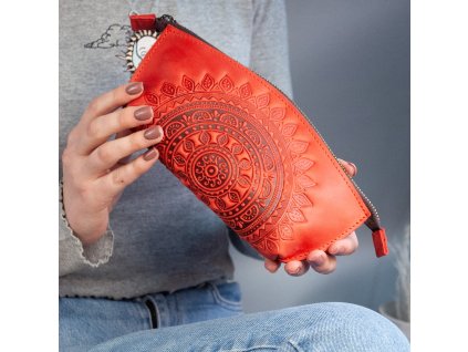 772 1 kosmeticka taska s reliefem mandala kuze crazy horse cevena