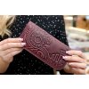 Peněženka-longer "Shpak_M3" s magnety a reliéfem "Běh času". Kůže "Crazy Horse" vínová