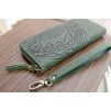 2902 11 penezenka velka na zip s reliefem hucul kuze crazy horse smaragdova