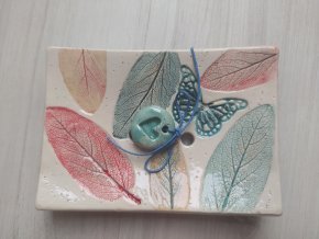 Keramická mýdlenka - Motýl na listu