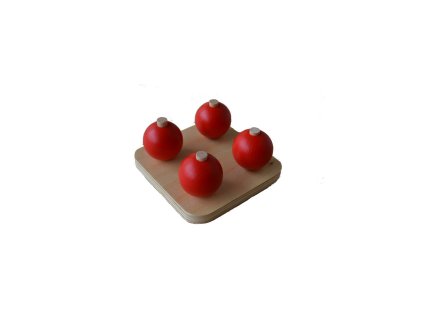 drevene koule na kolicich cervene