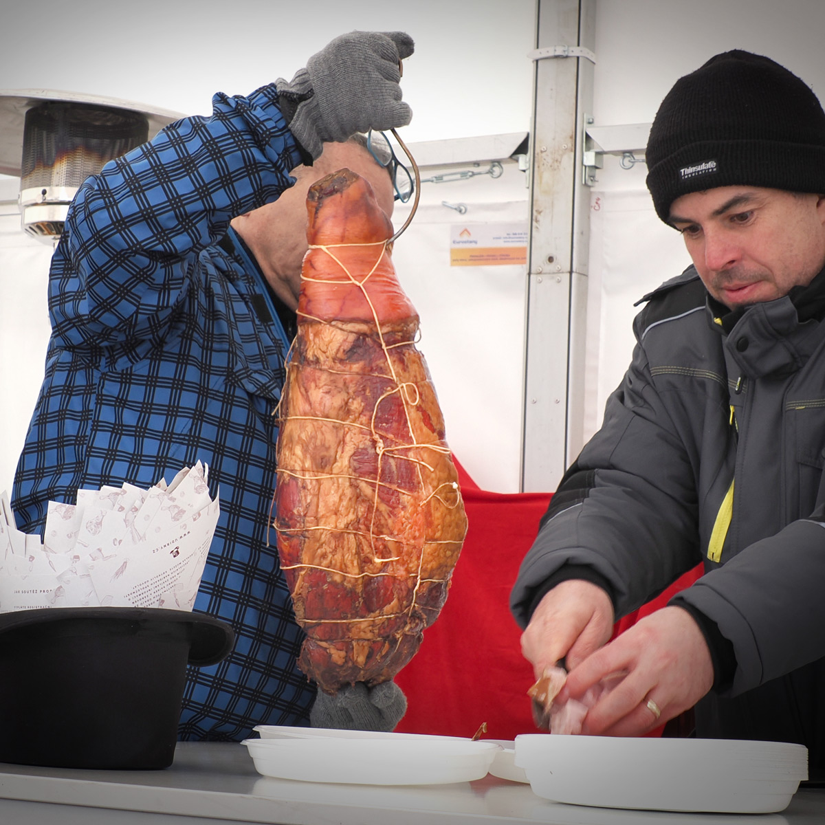 Podávání kýty na pódiu – s Vaškem