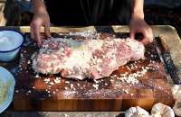  Nakládání masa v česneku a soli