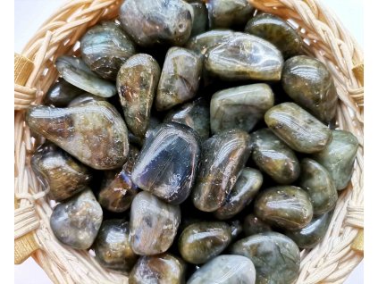 Tromlovaný labradorit