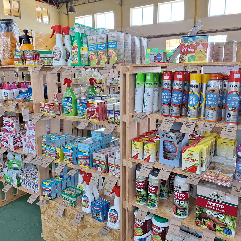 Hnojiva, substráty, ochrana rostlin