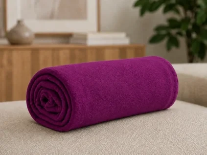 Fleecová deka FLEORA fialová z měkkého a příjemného materiálu