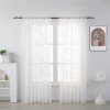 Bílý závěs FLORIA s květinovým vzorem 140x250 cm do elegantního interiéru