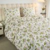 Bílé povlečení GOSSIRA s jemným motivem květin a zelených lístků