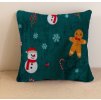 Zelený mikroplyšový povlak 45x45 cm s motivem perníčku a sněhuláka