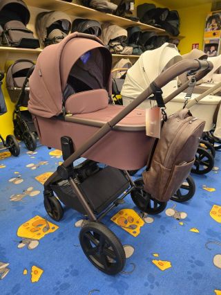 Krásné kočárky s velikou výbavou Venicci Tinum Upline 2❤️ a Venicci Tinum Upline😉 . Lehký, skladný i se sportovní...