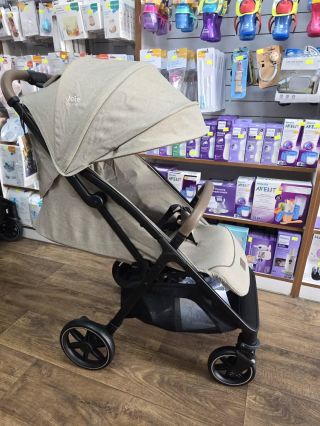 Úžasný super lehký sportovní kočárek Joie Parcel LX🤗🥰❤️ Cena 5.499,- Nosnost 22kg Součástí transportní taška. Prodlužovací...