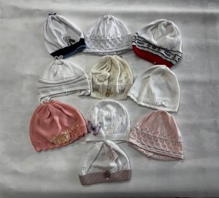 Úžasné bavlněné čepičky pro vaše děťátka 🤗🥰 Ceny od 159,- S tkaničkami I bez. Pro kluky I holky. Různé vzory, barvy I...