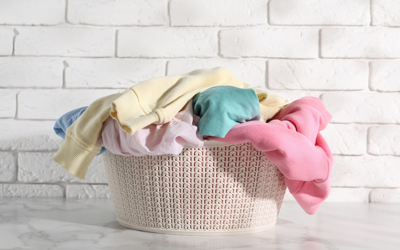 Jak na omylem obarvené prádlo? Tyhle babské rady ho zachrání