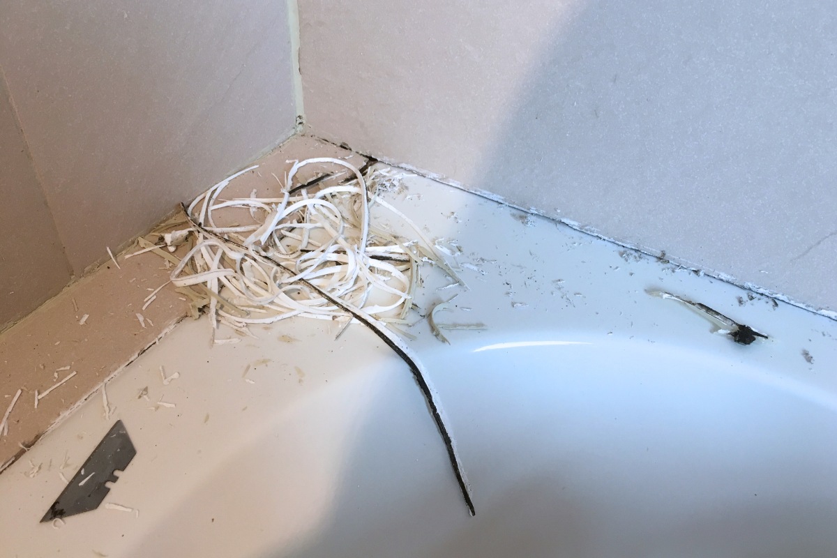 Jak na odstranění silikonu octem: Pustí i starý silikon