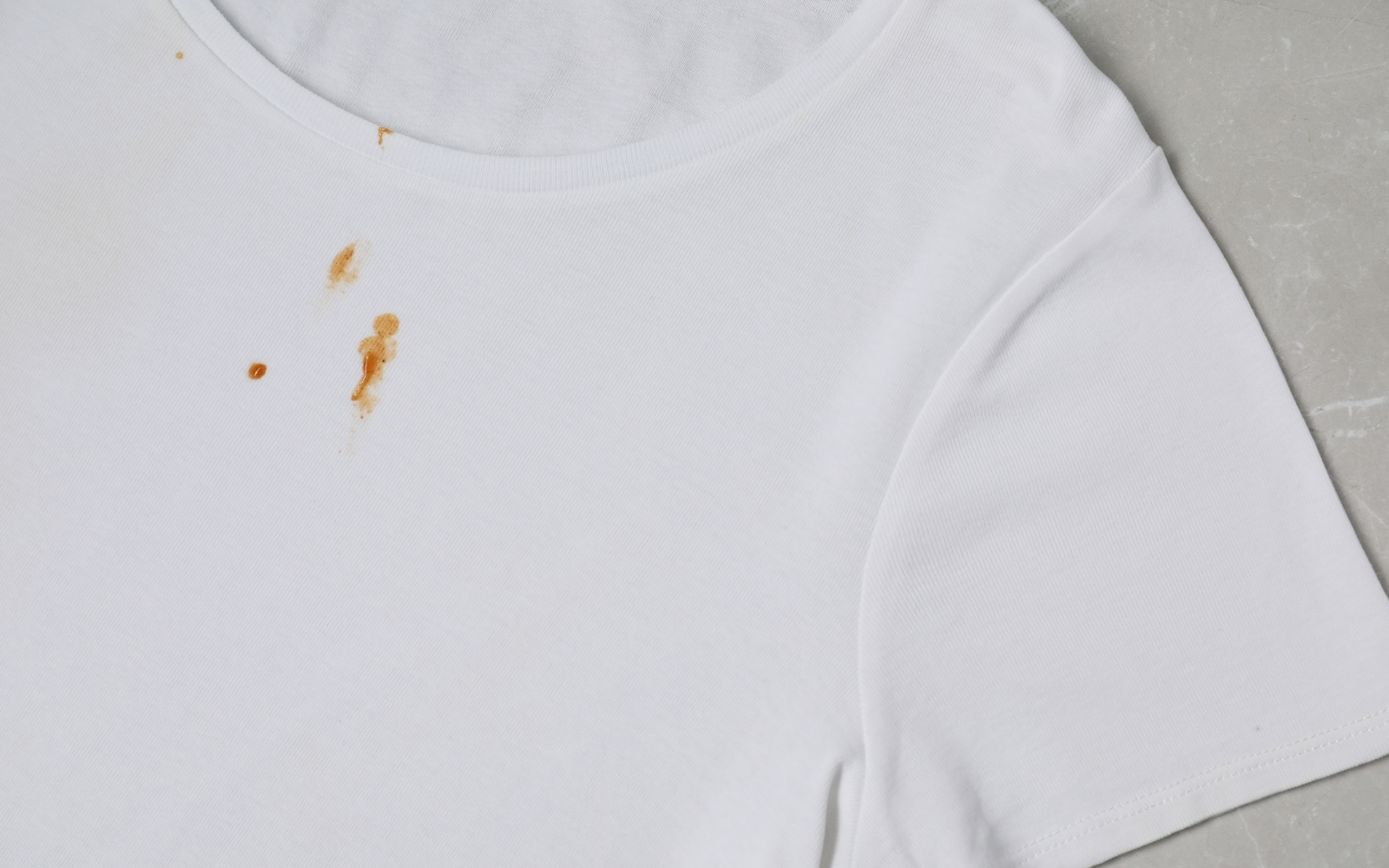 Jak odstranit starou mastnotu z oblečení a celé domácnosti: Velký přehled