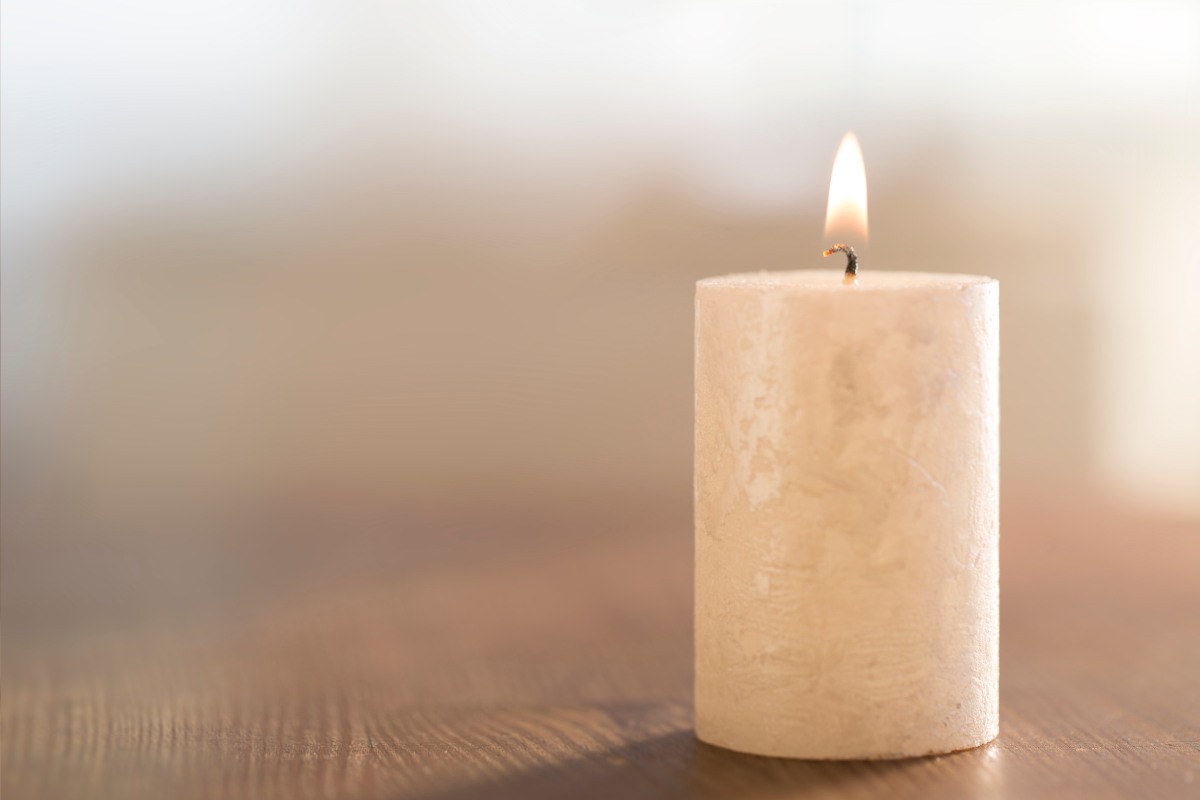 Jak odstranit vosk z ubrusu, koberce i nábytku