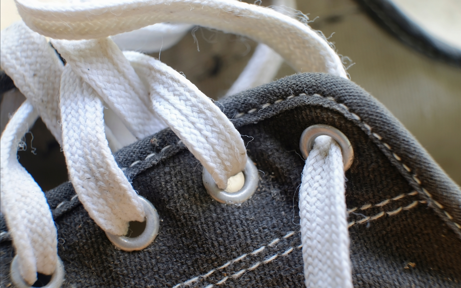 Jak vybělit tkaničky, aby zářily jako nové