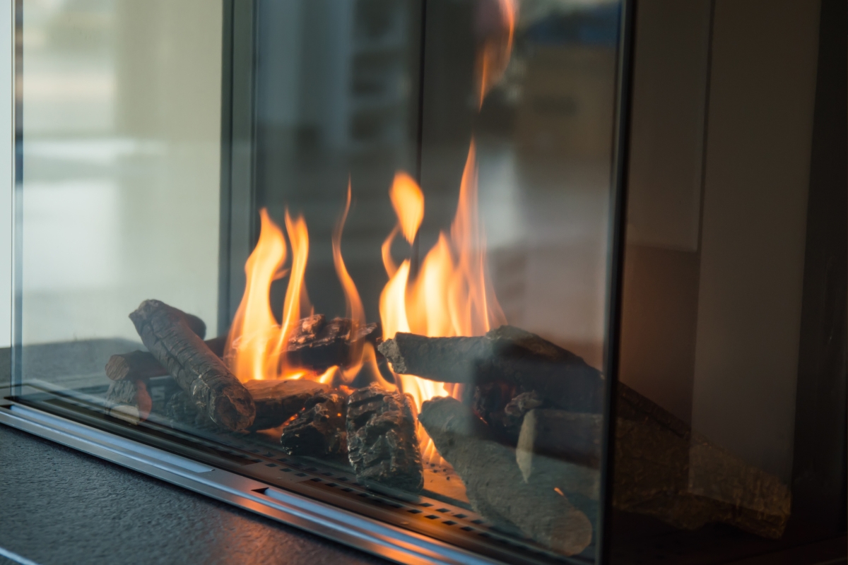 Jak vyčistit očouzenou zeď, aby zářila jako nová