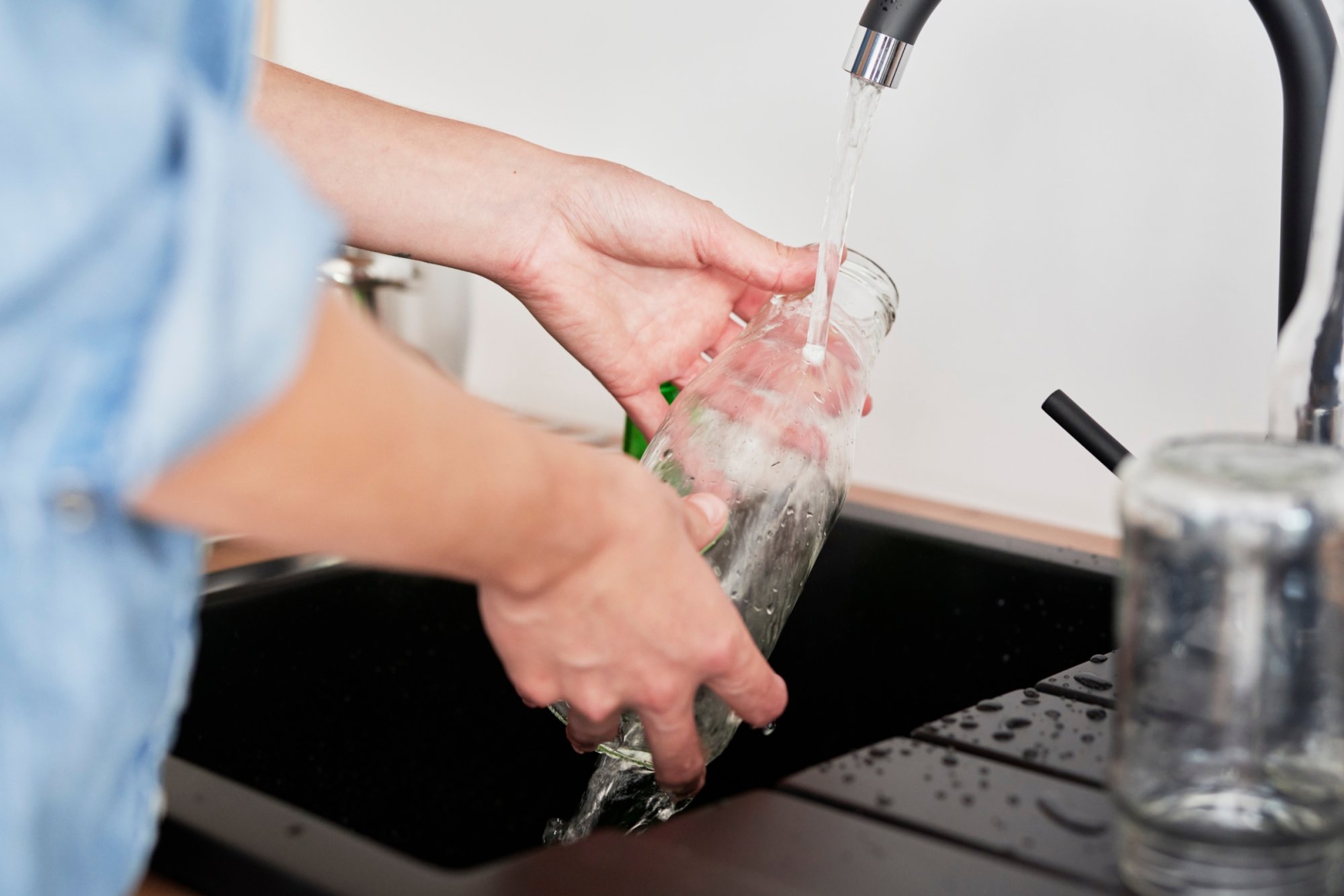 Jak vyčistit plastovou láhev od bakterií i plísně