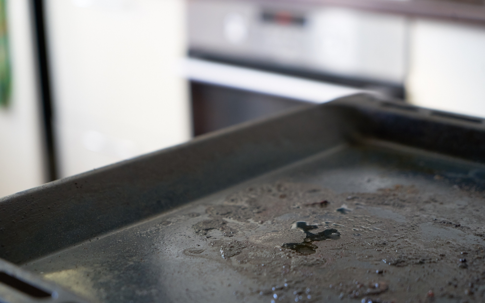 Jak vyčistit plech od všech připálenin