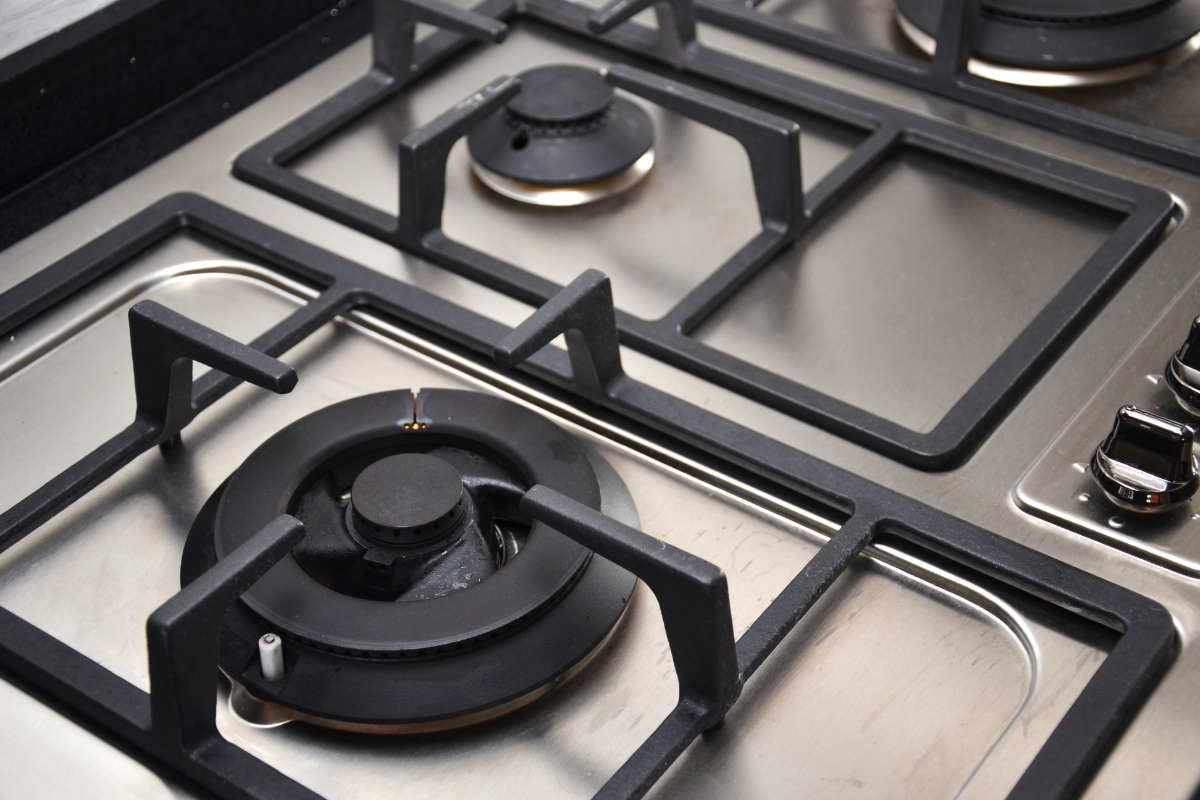Jak vyčistit plynový sporák od mastnoty a všech skvrn