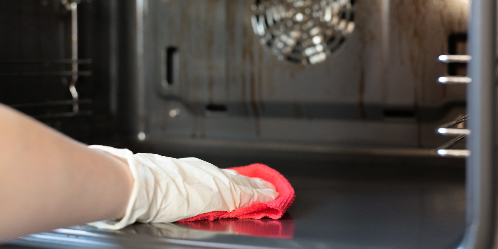 Jak vyčistit troubu od připálenin