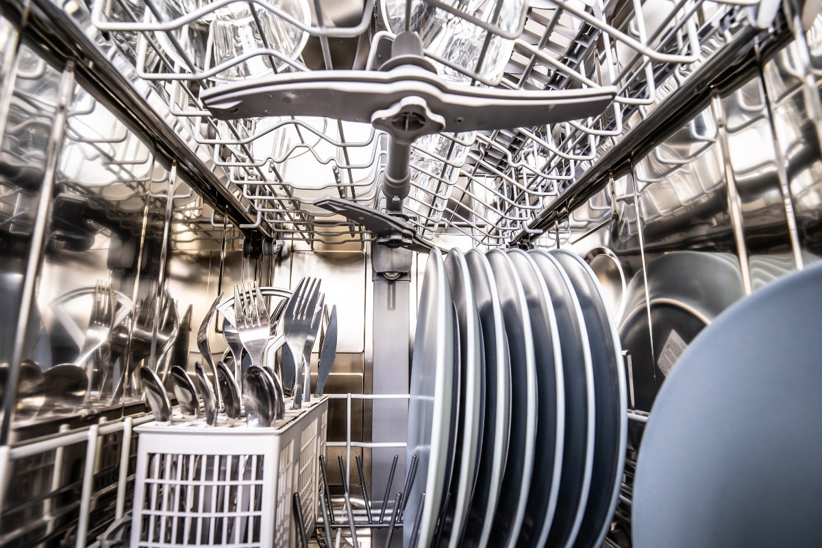 Jak vyčistit trysky v myčce od všech nečistot a usazenin