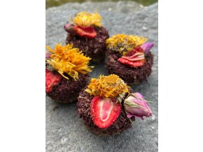 Řepové hnízdečko s jahodou a růží 1 ks