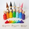 Montessori dřevěná hračka „Peg Dolls with Hats‟