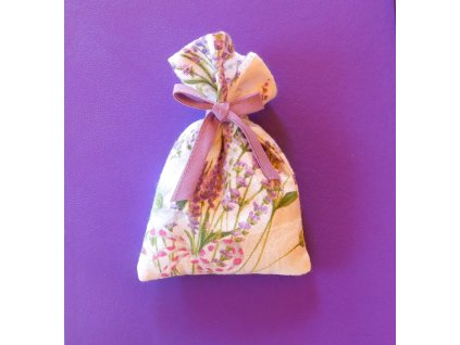 LEVANDULOVÝ SÁČEK LEVANDULE S LUČNÍM KVÍTÍM