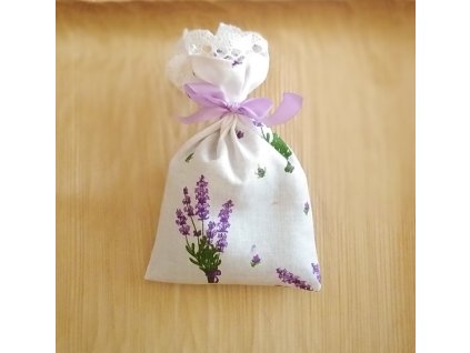 Levandulový sáček trsy levandulí s krajkou