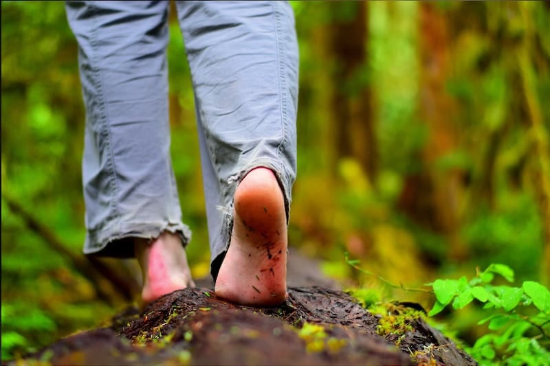 Čo je barefoot? Význam, výhody, riziká a ako začať