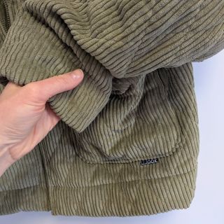 Ušily jsme manšestrovou bundičku...Jitka ušila 😍 ....oboustranný manšestr, zapínání na zip, kapsa! Doladění do detailu 👌🏼...