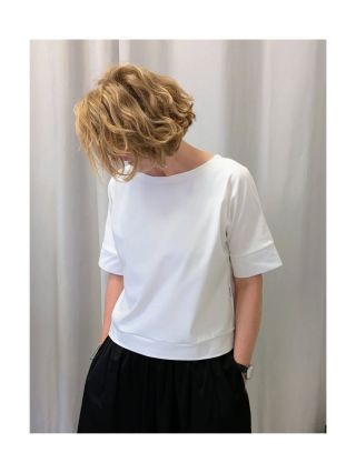 Když není úplný vedro, ale zima taky ne ;) Oversize triko a nebo letní mikina... Na @dyzajnmarket bereme dohromady devět...